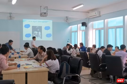 Các nhóm thảo luận tại khóa đào tạo đươc tổ chức tại Phân hiệu Đại học Huế tại Quảng Trị.