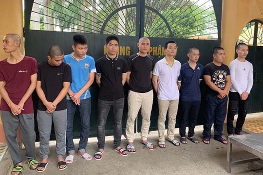 9 nghi phạm trong đường dây đánh bạc qua mạng này bị bắt giữ. Ảnh: Công an cung cấp.