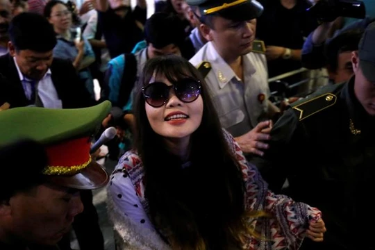 Đoàn Thị Hương đã trở về quê nhà đêm qua. Ảnh: Reuters.