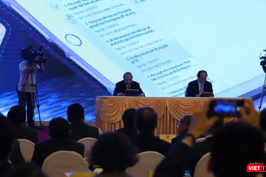 Sáng nay, Thủ tướng Chính phủ Nguyễn Xuân Phúc đã trực tiếp ký ban hành văn bản điện tử trên hệ thống Quản lý văn bản và Hồ sơ công việc.