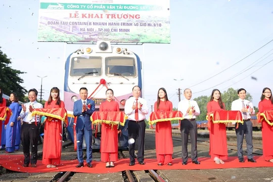 Thời gian vận chuyển Bắc – Nam sẽ được rút ngắn chỉ còn 40 giờ thay vì 60-65 giờ như trước đây.