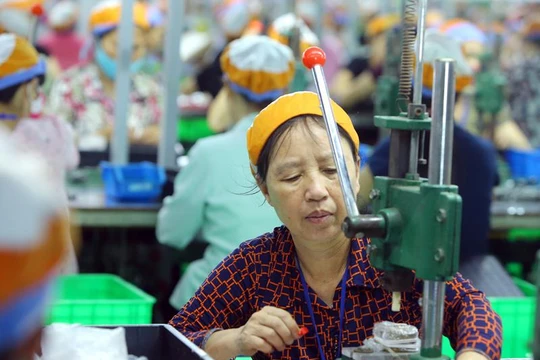 Các ĐBQH đồng ý tăng tuổi nghỉ hưu đồng thời ủng hộ quyền được nghỉ hưu sớm đối với nhóm lao động đặc thù.