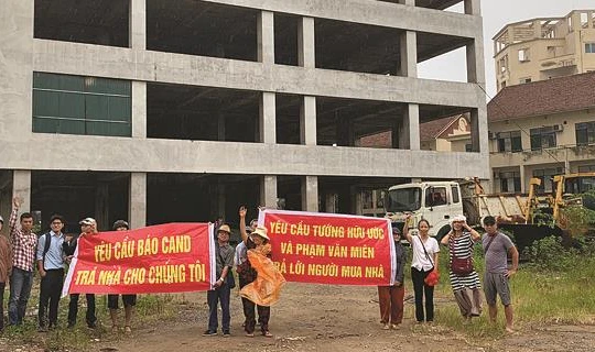 Việc chậm tiến độ nhiều năm và đội giá đã gây bức xúc cao độ cho các CBCS Báo CAND và người mua lại.
