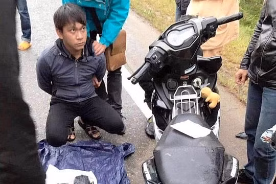 Một đối tượng bị bắt quả tang khi đang vận chuyển ma túy.