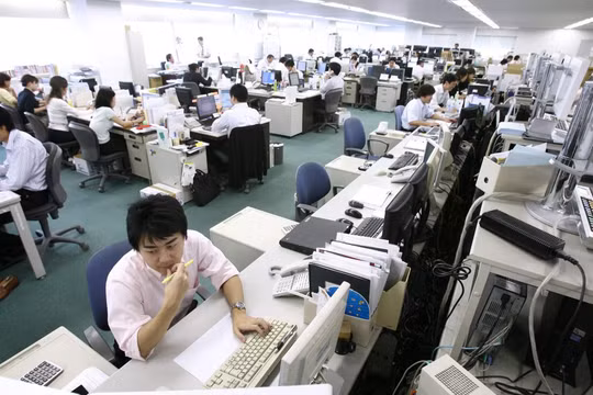Các công ty IT Nhật thường đòi hỏi cao về giờ giấc làm việc. Ảnh minh họa
