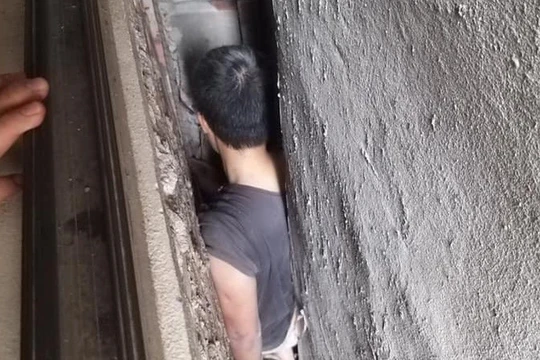 Những thông tin xung quanh vụ tai nạn hy hữu này đang nhận được rất nhiều quan tâm từ số đông.