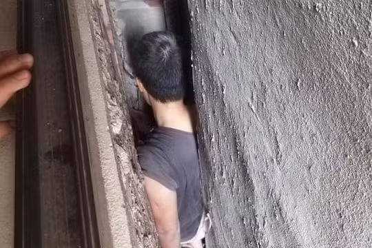 Những thông tin xung quanh vụ tai nạn hy hữu này đang nhận được rất nhiều quan tâm từ số đông.