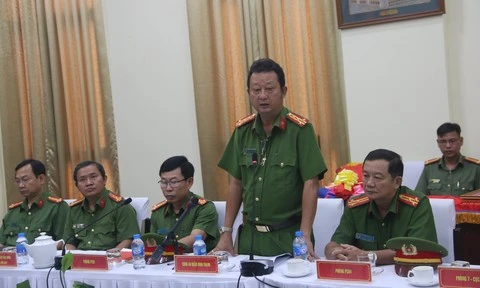 Đại tá Nguyễn Hoàng Thắng báo cáo về quá trình triệt phá đường dây ma túy lớn