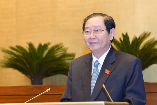 Bộ trưởng Bộ Nội vụ Lê Vĩnh Tân cho rằng quy định về hình thức kỷ luật giáng chức là không phù hợp với việc bố trí công chức theo vị trí việc làm.