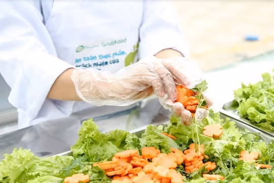 Hiện đang còn tồn tại nhiều khó khăn trong việc tuyên truyền, giáo dục về an toàn thực phẩm cho các hộ kinh doanh.