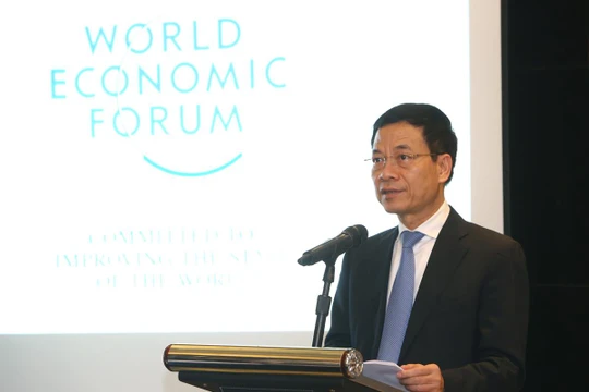 Bộ trưởng Nguyễn Mạnh Hùng