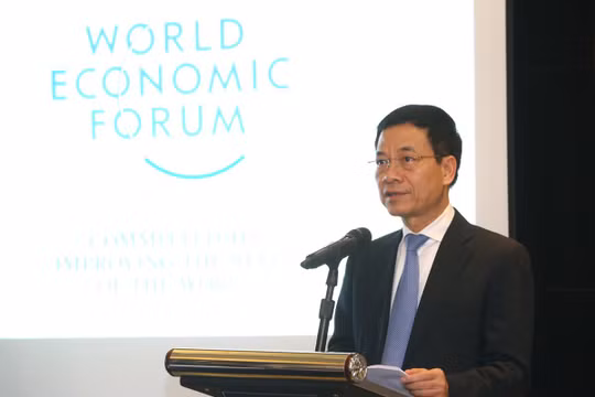 Bộ trưởng Nguyễn Mạnh Hùng