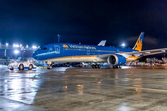 Vietnam Airlines khẳng định, trong tối ngày 28/5/2019, do ảnh hưởng của mưa dông tại khu vực TP. Hồ Chí Minh, nhiều chuyến bay nội địa, quốc tế tại sân bay Tân Sơn Nhất phải thay đổi thời gian khai thác. (Ảnh: VNA)