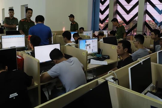 Lực lượng Công an tiến hành bắt giữ các đối tượng trong vụ án.