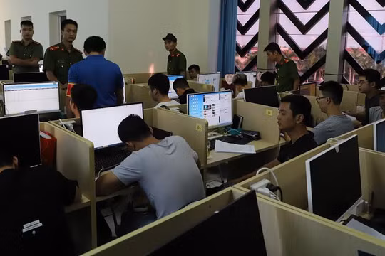 Lực lượng Công an tiến hành bắt giữ các đối tượng trong vụ án.