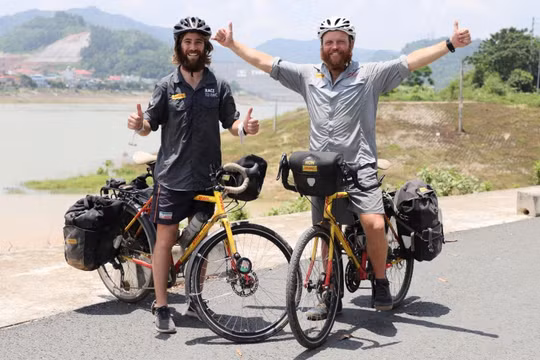 Ron và James tại Hòa Bình