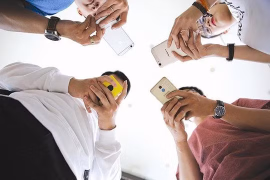 Internet là không biên giới, lãnh thổ và địa lý trở thành tương đối khi ngồi ở đâu doanh nghiệp cũng có thể làm việc, kinh doanh. Ảnh: Thành Hoa