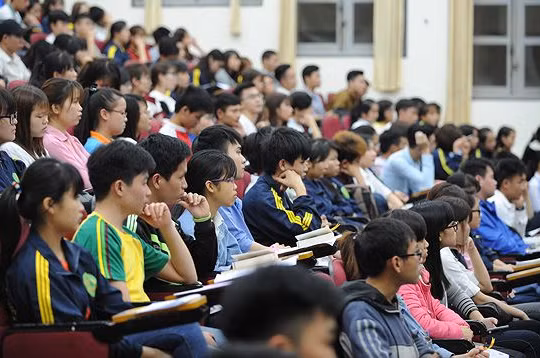 Hiện tượng thuê học, thuê làm bài tập lớn, thuê làm tiểu luận, đồ án tốt nghiệp diễn ra ngày càng nhiều đã dẫn tới hiện tượng “loạn bằng cấp”.