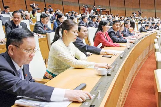 Chiều nay, các ĐBQH chưa thống nhất được 2 trong 3 nội dung cần "chốt" của dự thảo Luật Phòng, chống tác hại của rượu, bia.