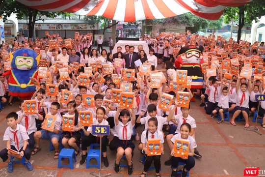 Các em học sinh được tuyên truyền, giáo dục và tập huống kỹ năng ứng phó với nạn xâm hại trẻ em, giúp trẻ suy nghĩ và phân biệt “An toàn và không an toàn” trước khi hành động, nâng cao khả năng tự bảo vệ bản thân của trẻ.