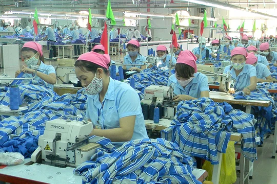 Chủ tịch VCCI cho rằng đây là thời điểm chúng ta phải nỗ lực lao động để phát triển đất nước, vì năng suất lao động hiện nay của Việt Nam trong khu vực ASEAN là rất thấp, chỉ đứng trên Campuchia.