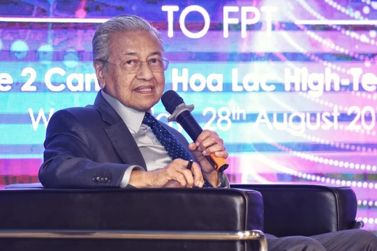 Thủ tướng chia sẻ về kinh nghiệm chuyển đổi số thành công của Malaysia. 