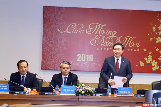 Phó Thủ tướng Vương Đình Huệ cùng lãnh đạo các bộ, ngành đã thăm và làm việc với Tập đoàn VNPT sáng nay (11/2).
