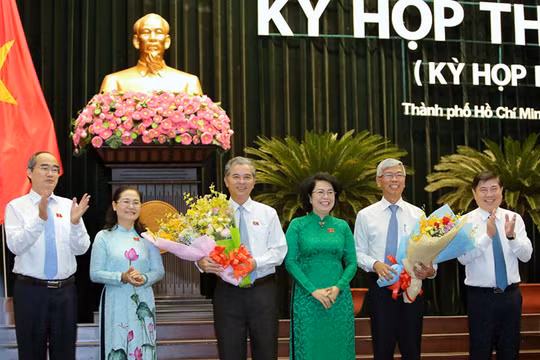 Lãnh đạo TPHCM chúc mừng 2 tân Phó Chủ tịch UBND TPHCM