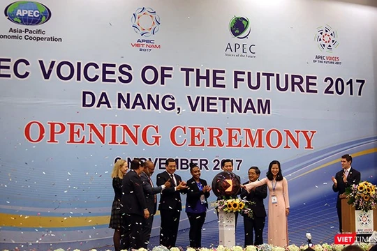 Sáng 6/11, Diễn đàn Tiếng nói tương lai APEC 2017 đã chính thức được khai mạc tại Đại học Đà Nẵng