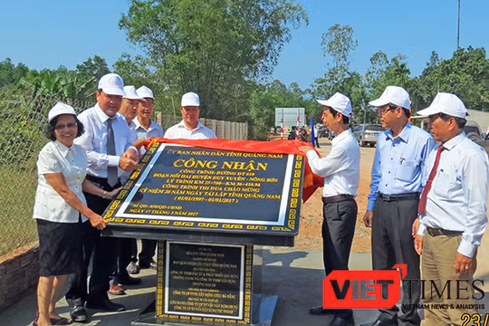 Ngày 23/3, UBND tỉnh Quảng Nam đã tổ chức lễ gắn biển, đưa vào sử dụng tuyến đường ĐT610 nối Di sản Mỹ Sơn với Nông Sơn, thúc đẩy phát triển giao thông trên tuyến chiến lược giữa huyện Duy Xuyên và huyện Nông Sơn (tỉnh Quảng Nam).