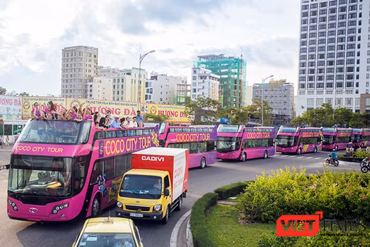 Tuyến xe buýt mui hở 02 tầng vận chuyển khách tham quan du lịch trên địa bàn TP Đà Nẵng trong ngày thử nghiệm