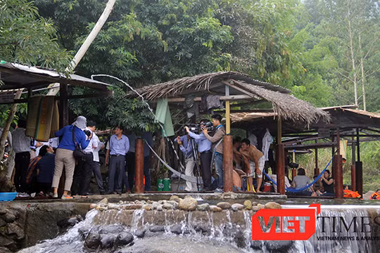 Một góc khu du lịch tự phát tại chân núi Hải Vân (Đà Nẵng)