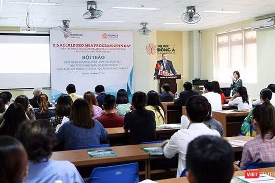 Đại diện Đại học Benedictine (Mỹ) tại buổi công bố chương trình hợp tác đào tạo chuyên ngành MBA