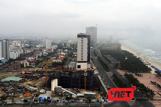 Thị trường đất nền Đà Nẵng sau cú “lên cơn” thì đột ngột “đột quỵ” khiến cả giới môi giới lẫn đầu lo lắng và liệu sự kiện pháo hoa quốc tế và APEC có giúp giá đất nền ở Đà Nẵng trụ lại.