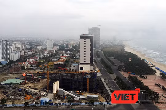 Thị trường đất nền Đà Nẵng sau cú “lên cơn” thì đột ngột “đột quỵ” khiến cả giới môi giới lẫn đầu lo lắng và liệu sự kiện pháo hoa quốc tế và APEC có giúp giá đất nền ở Đà Nẵng trụ lại.