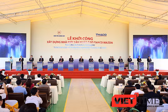 Chiều 26/2, Thủ tướng Chính phủ Nguyễn Xuân Phúc cùng đại diện các bộ ngành TƯ và địa phương đã bấm nút khởi công xây dựng Nhà máy sản xuất lắp ráp xe ô tô THACO Mazda có tổng vốn đầu tư 12.000 tỷ đồng (tương đương 520 triệu USD).