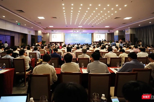 Sáng 27/10, UBND TP Đà Nẵng cùng Bộ TT & TT tổ chức Hội thảo cấp cao về Xây dựng TP thông minh và Xúc tiến đầu tư, phát triển CNTT trên địa bàn. Ảnh: Hồ Xuân Mai