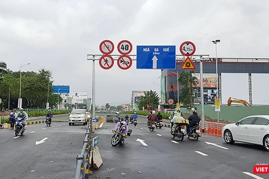 uối giờ chiều 30/10, những dòng xe đầu tiên chính thức lưu thông qua hầm chui Điện Biên Phủ (Đà Nẵng) sau 10 tháng thi công đua với thời gian để phục vụ đi lại trong dịp APEC 2017.