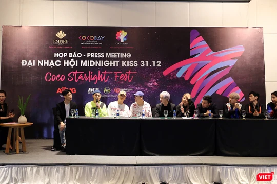 Nhóm nghệ sĩ nổi tiếng Hàn Quốc tại Họp báo sự kiện chào năm mới 2018 tại Khu giải trí Cocobay Đà Nẵng