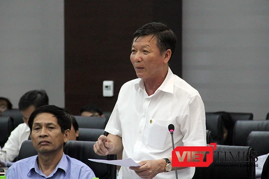 Ông Lê Văn Trung, Giám đốc sở Giao thông vận tải (GTVT) TP Đà Nẵng trả lời câu hỏi của phóng viên tại buổi Họp báo