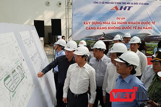  Bí thư Thành ủy Đà Nẵng Nguyễn Xuân Anh tại chuyến thăm, kiểm tra tiến độ Công trình xây dựng Nhà ga quốc tế Cảng Hàng không Sân bay Đà Nẵng diễn ra sáng 13/3.