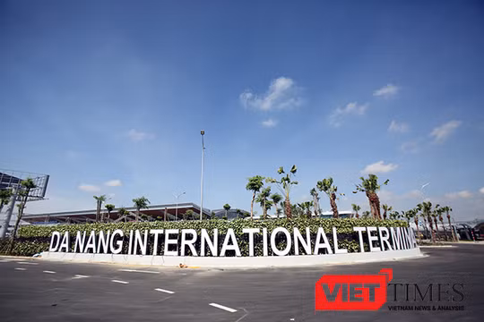 Nhà ga quốc tế T2-Sân bay Đà Nẵng được khởi công từ 15/11/2015, với trị giá 3.500 tỷ đồng đã đi vào vận hành sau gần 17 tháng thi công và dự kiên chính thức khánh thành vào ngày 19/5 tới.