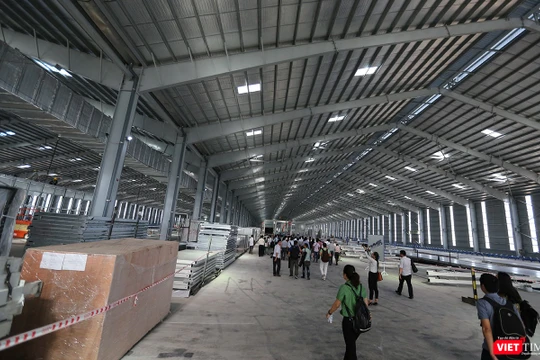 Nhà máy sản xuất lắp ráp xe ô tô THACO Mazda lớn nhất Đông Nam Á có tổng vốn đầu tư 12.000 tỷ đồng, dự kiến sẽ hoàn thành đưa vào hoạt động vào tháng 3/2018 đã hoàn thành được 70% khối lượng thi công.