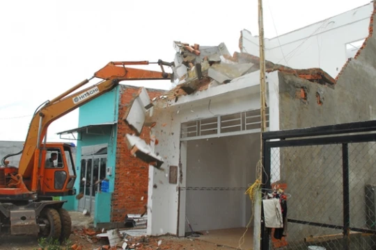 UBND TP.HCM vừa có chỉ đạo không xem xét việc cấp giấy chứng nhận đăng ký kinh doanh, không cho chuyển nhượng đối với các công trình vi phạm trật tự xây dựng.