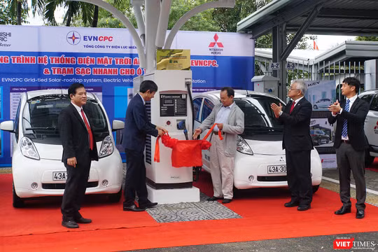 Sáng 20/11, Tổng công ty Điện lực miền Trung (EVNCPC) đã đưa vào sử dụng trạm sạc ô tô điện tại TP.Đà Nẵng vào hoạt động