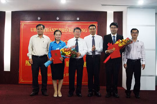  Sáng 12/10, UBND TP Đà Nẵng tổ chức công bố quyết định bổ nhiệm chức vụ 02 Phó giám đốc Sở Thông tin và Truyền thông TP (Ảnh Khánh Hưng)