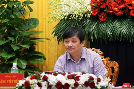 Ông Đặng Việt Dũng, Trưởng Ban Tuyến giáo Thành ủy Đà Nẵng chủ trì buổi Họp báo công bố kết quả Hội nghị Thành ủy Đà Nẵng lần thứ 11, nhiệm kỳ 2015-2020 vừa diễn ra