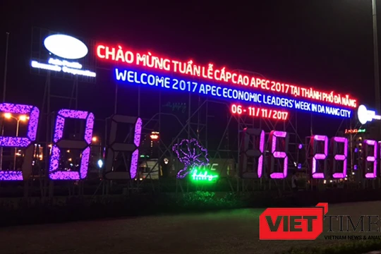 TP Đà Nẵng vừa quyết định phê duyệt Đề án kinh phí gần 40 tỷ đồng để thí điểm thay thế hệ thống chiếu sáng công cộng trên địa bàn bằng đèn LED để phục vụ APEC. Ảnh: Xuân Mai.