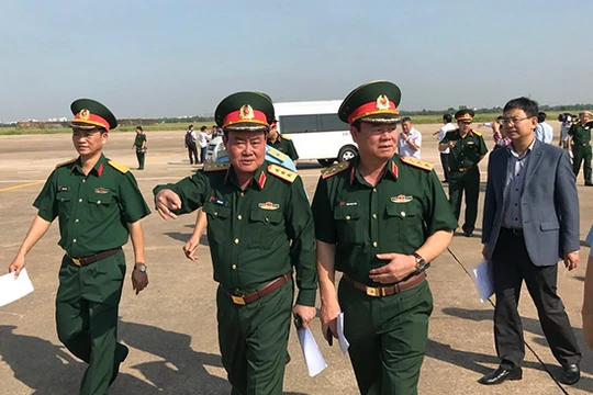 Sáng 21/2, tại Cảng hàng không Quốc tế Tân Sơn Nhất, Bộ Quốc Phòng đã ký kết bàn giao 21ha đất cho Bộ Giao thông vận tải để phát triển Sân bay Tân Sơn Nhất