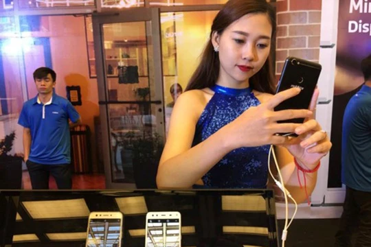 Smartphone sử dụng màn hình vô cực và camera kép với nhiều cải tiến vượt trội